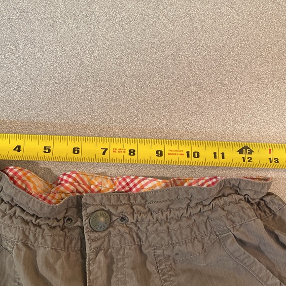 The North Face - active khaki capri pants. Size 8 - Picture 7 of 10